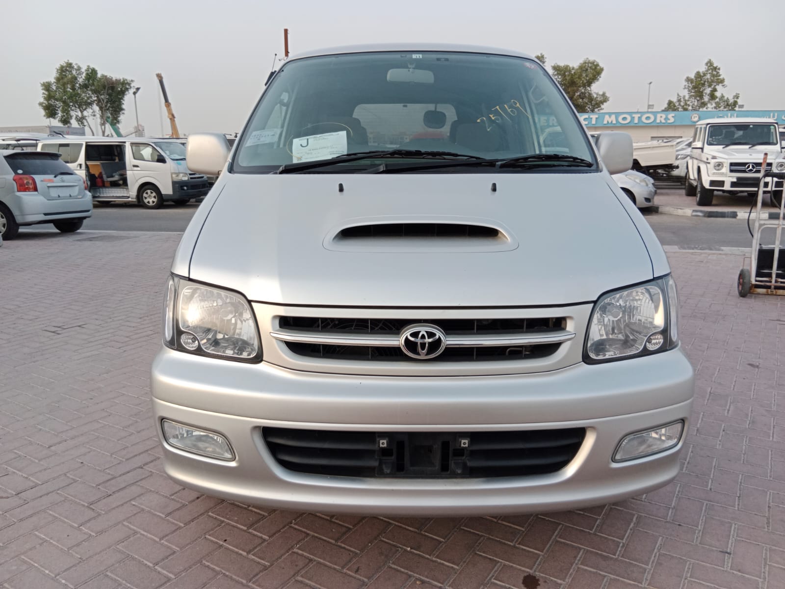 5769  TOYOTA NOAH VAN 2.0 SILVER