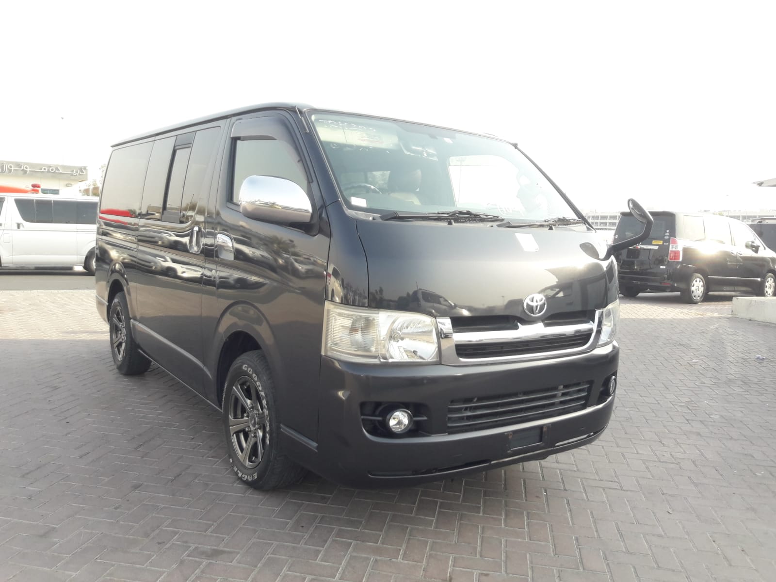 3811  TOYOTA HIACE VAN 2.0 A/T BLACK