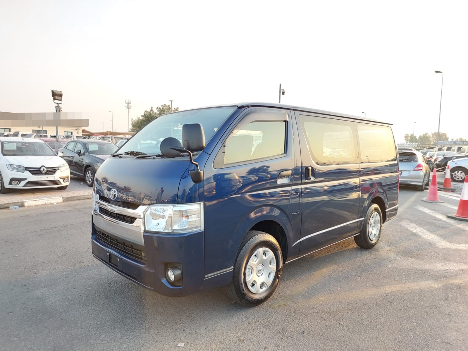 7814 TOYOTA HIACE VAN 4WD 2.8 AT BLUE