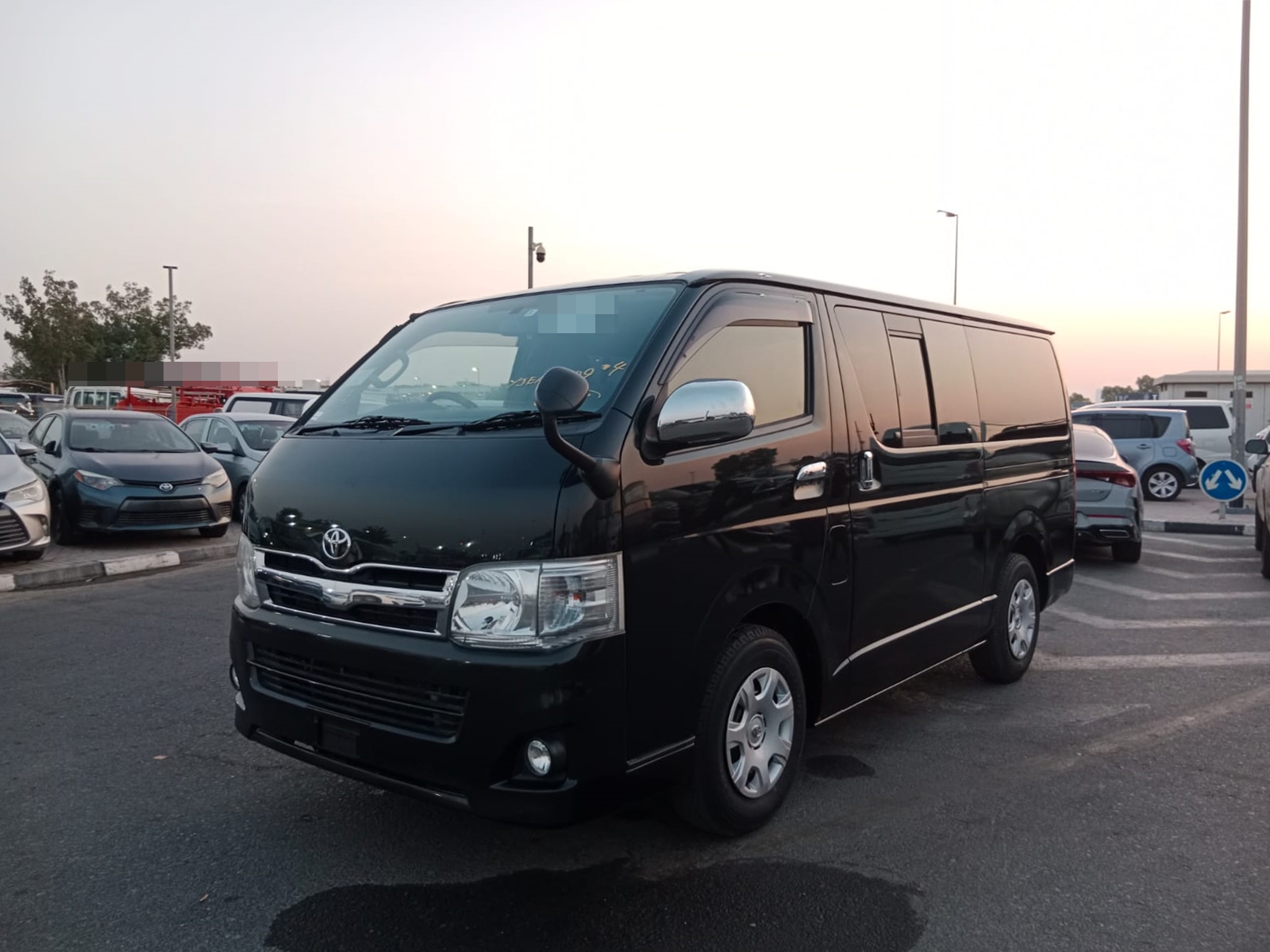 4575  TOYOTA HIACE VAN 2.0 2WD A/T BLACK