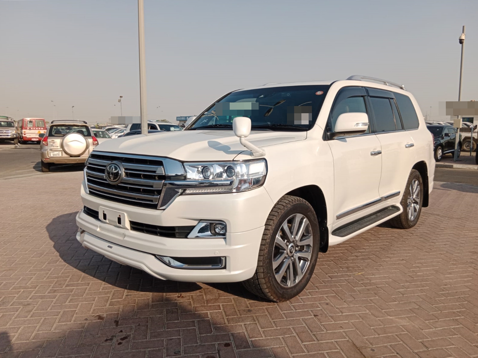 5665 TOYOTA  LAND CRUISER (ZX) 4.6 A/T 4WD PEARL WHITE