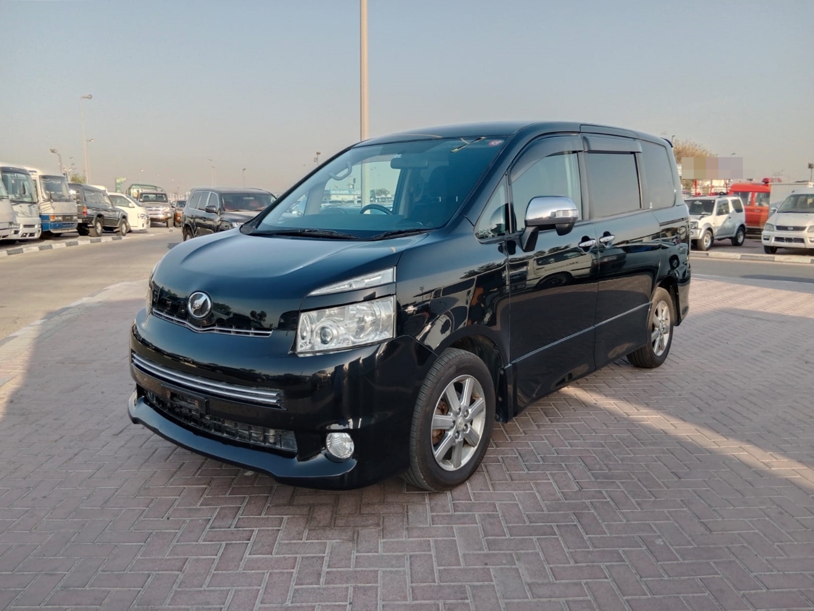 4889  TOYOTA   VOXY A/T 2.0 2WD BLACK